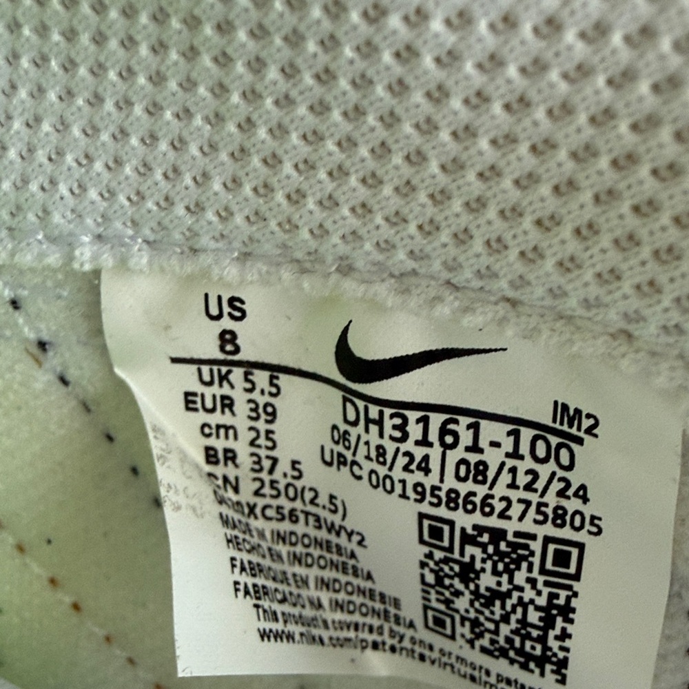Brand new Nike White and Black Sneakers with Gold Trim! - Picture 5 of 6
